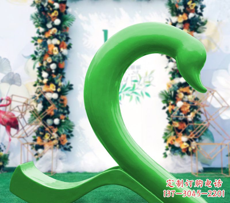 苏州玻璃钢爱心天鹅雕塑(左)