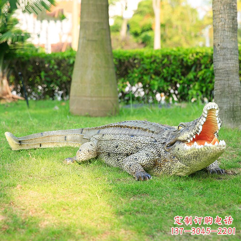 苏州玻璃钢雕塑户外园林景观装饰仿真动物鳄鱼摆件
