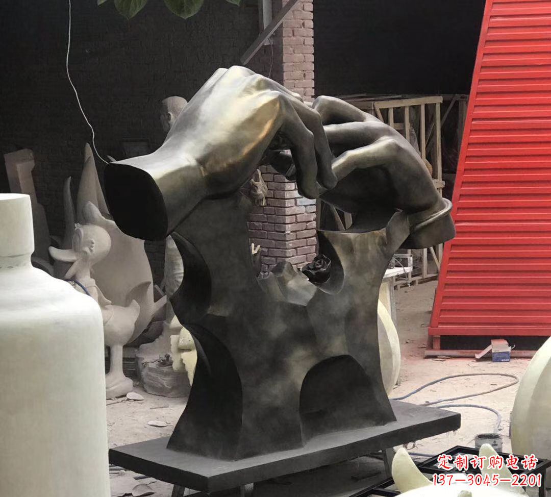 苏州玻璃钢仿铜戴戒指雕塑广场景观爱情摆件 (6)