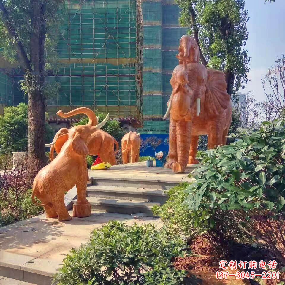 苏州玻璃钢卡通大象雕塑——给小区园林带来活力