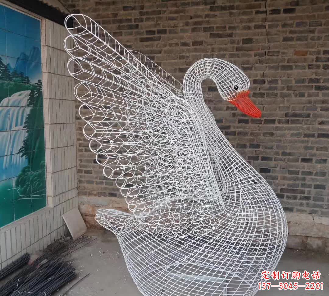 苏州不锈钢制天鹅雕塑象征着和谐与美好