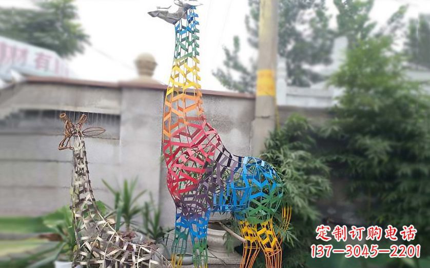 苏州不锈钢长颈鹿雕塑把自然美景带入室内