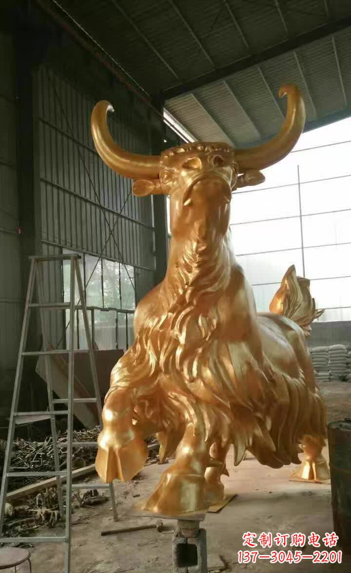 苏州不锈钢城市的钛金牦牛雕塑