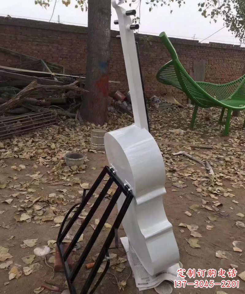 苏州不锈钢大提琴雕塑——古典音乐的艺术表现