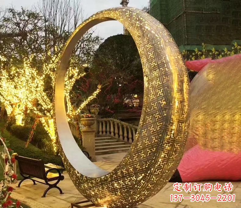 苏州不锈钢发光月亮雕塑艺术与科技的结合