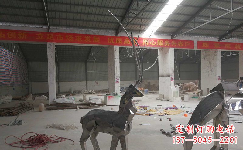 苏州不锈钢麋鹿雕塑静谧美丽的自然之美