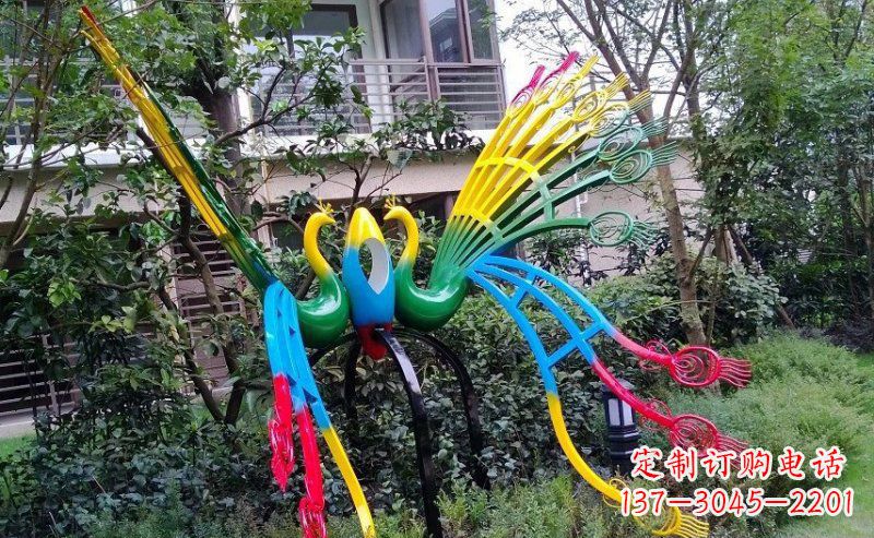 苏州不锈钢孔雀雕塑——精美的艺术品