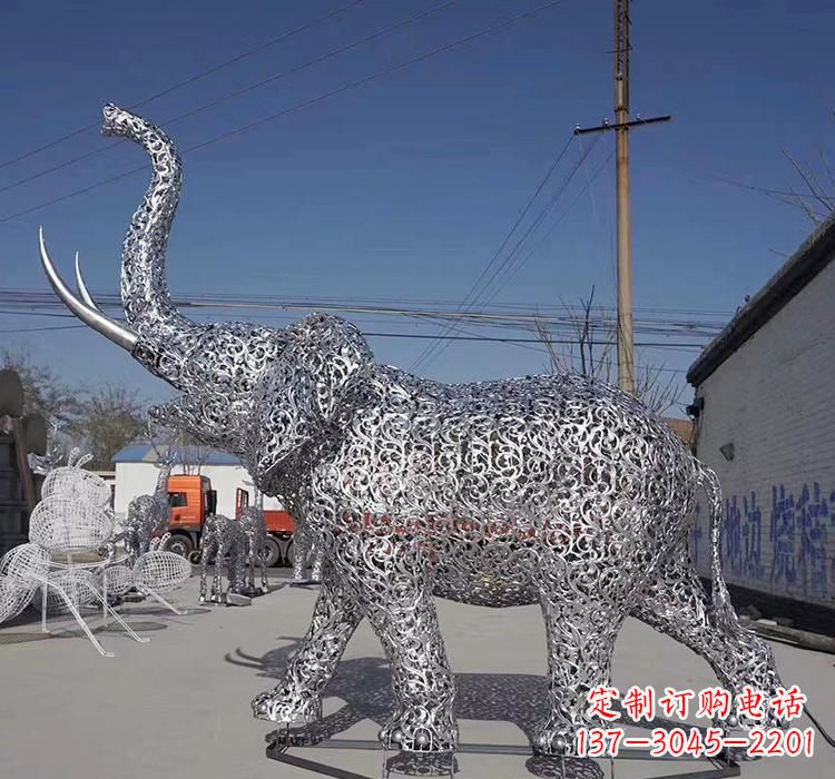 苏州不锈钢大象雕塑象征力量与美丽