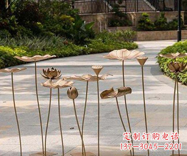 苏州不锈钢锻造荷花装饰雕塑——精美绝伦