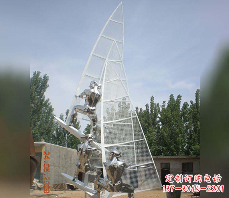 苏州不锈钢帆船给公园带来美丽的景致