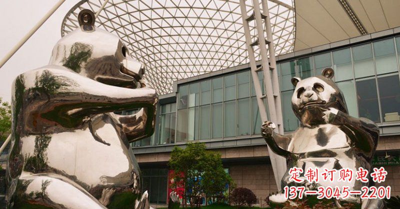 苏州不锈钢公园动物镜面熊猫雕塑