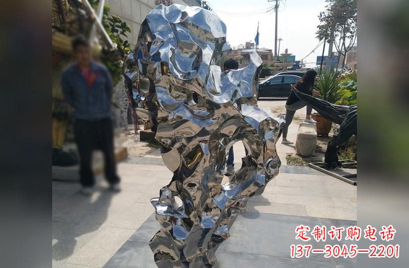 苏州太湖石雕塑——点缀不锈钢公园