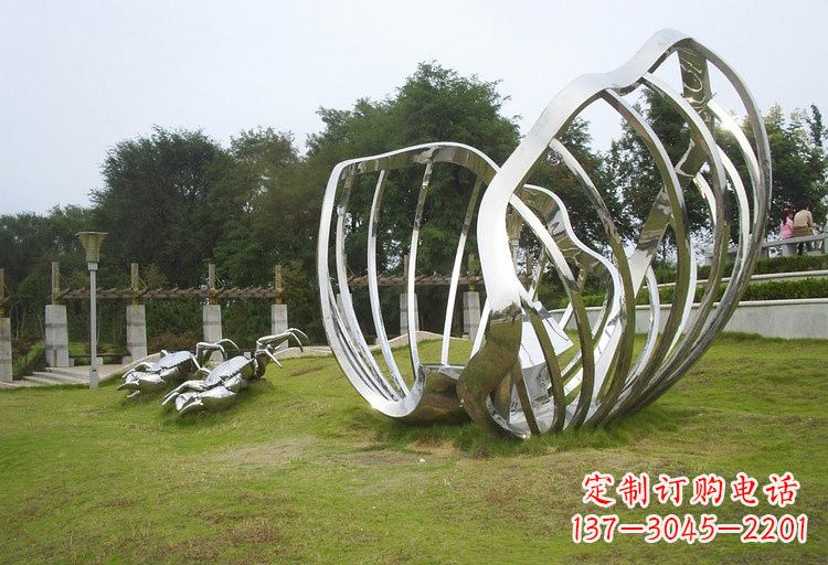 苏州不锈钢公园螃蟹和贝壳雕塑