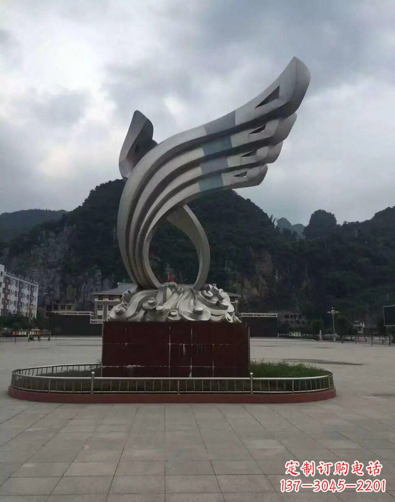 苏州翅膀雕塑——环绕不锈钢广场的精美艺术品
