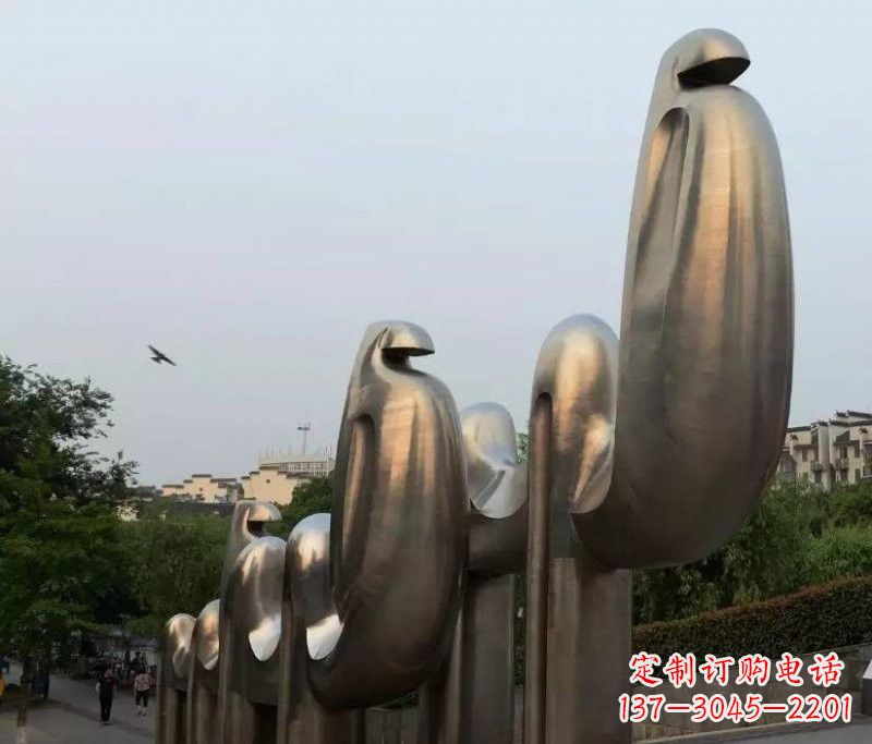 苏州不锈钢骆驼雕塑给城市增添新魅力