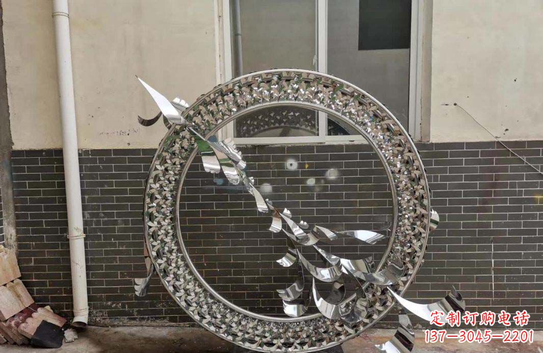 苏州“不锈钢广场飞鸽圆环雕塑”精美的艺术品