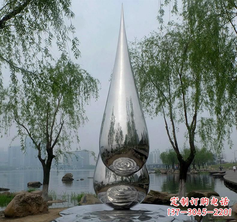 苏州不锈钢广场的水滴雕塑