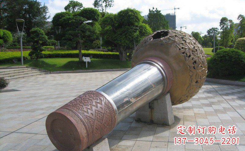 苏州“铸就记忆的不锈钢话筒雕塑”