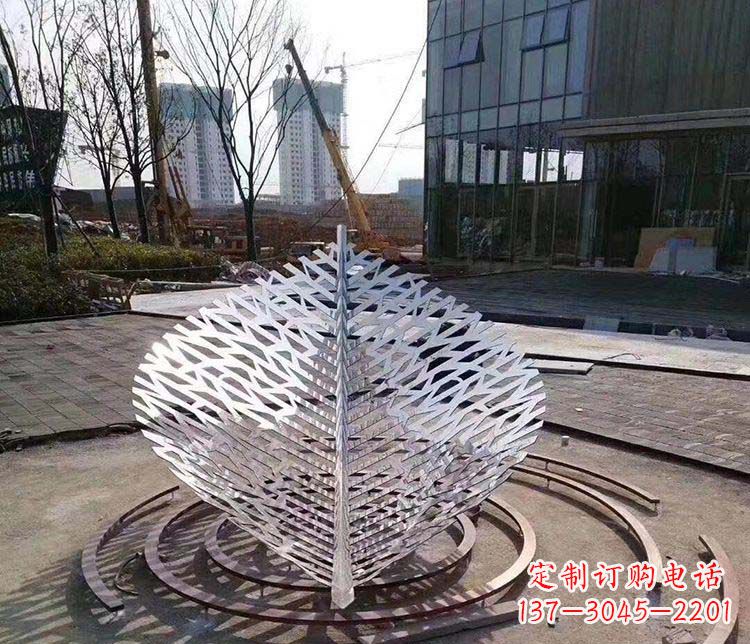 苏州不锈钢镂空树叶雕塑精美雕刻的艺术