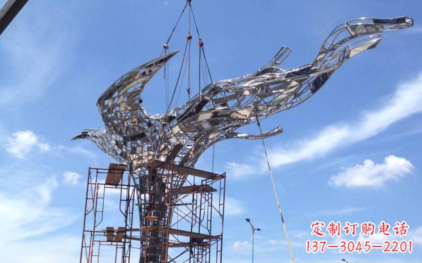 苏州不锈钢镂空鸽子雕塑美丽的象征