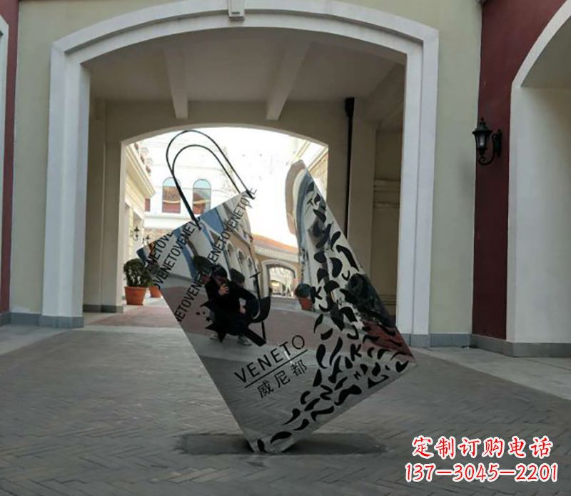 苏州不锈钢镂空购物袋雕塑——艺术精美的装饰品