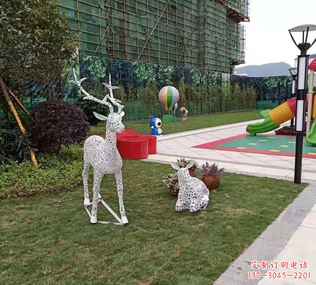 苏州不锈钢梅花鹿雕塑点亮公园景观