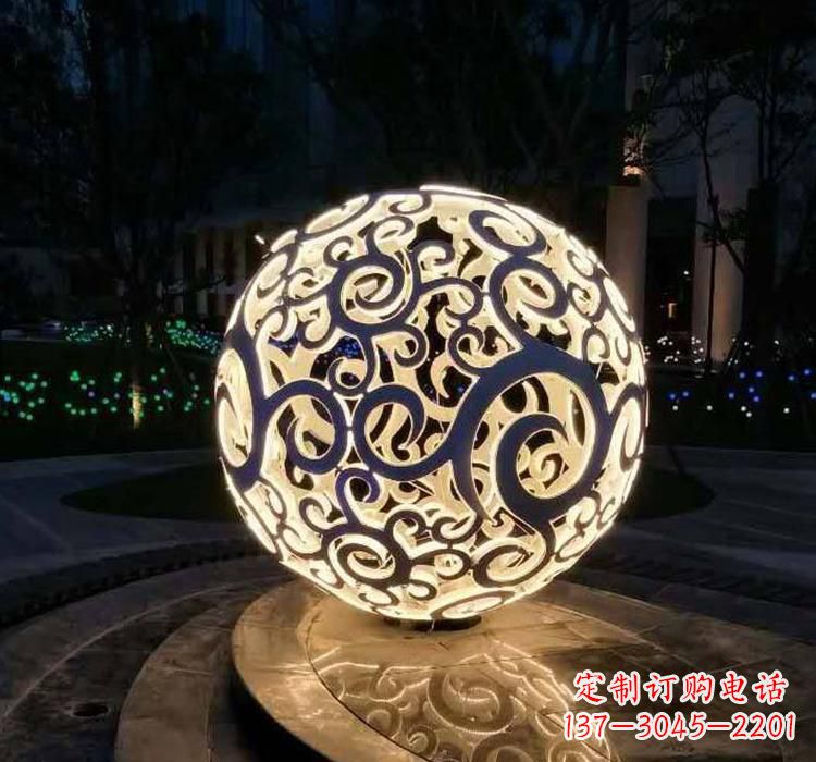 苏州不锈钢镂空球喷泉雕塑艺术性的水景装饰
