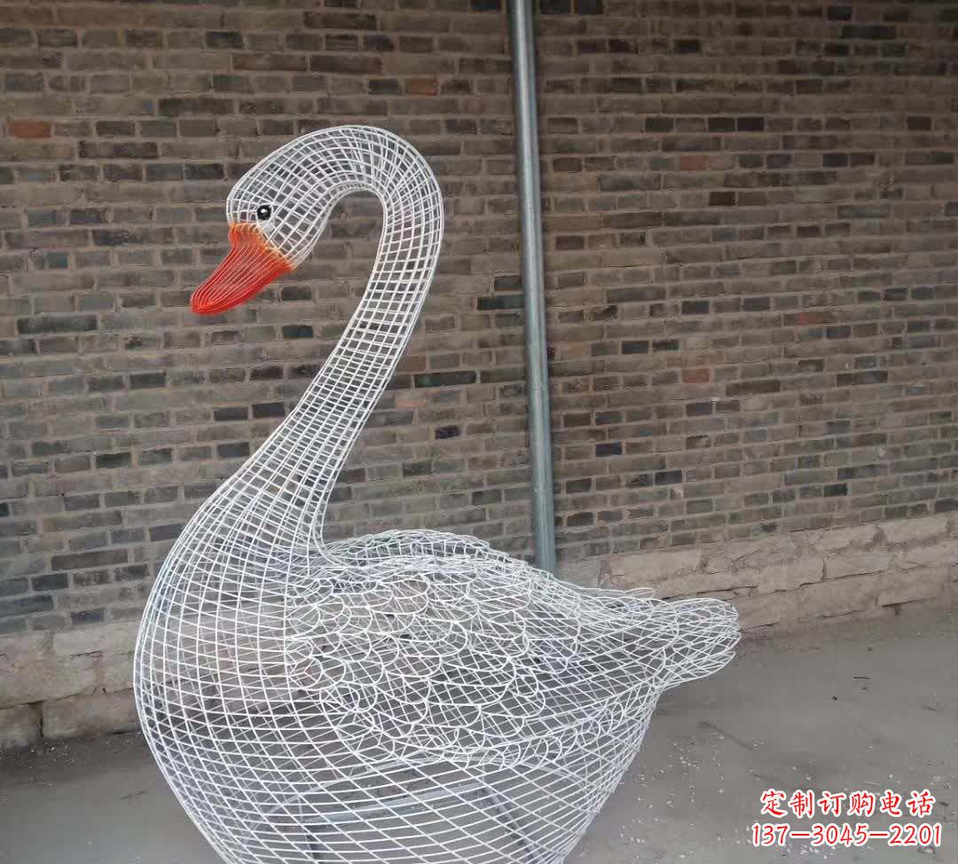 苏州不锈钢镂空天鹅雕塑精美而优雅