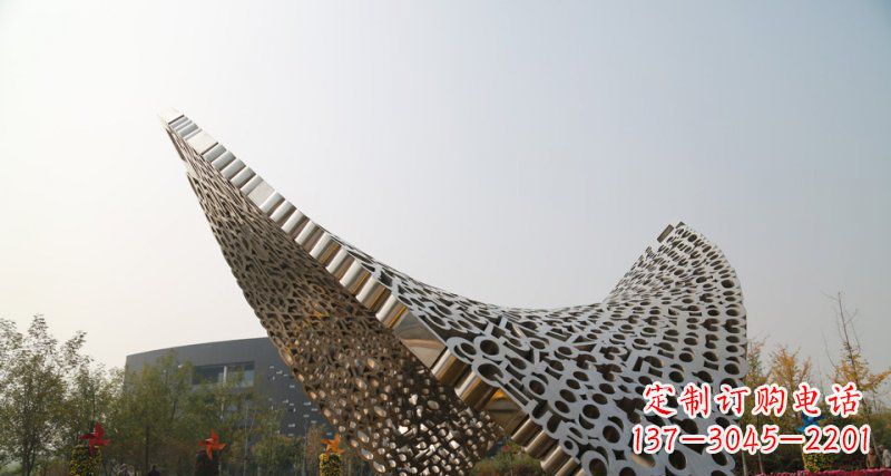 苏州不锈钢字母雕塑——点缀美丽的空间