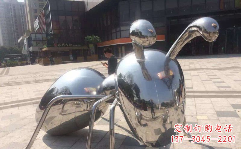苏州不锈钢蚂蚁雕塑精美而富有讽刺意味