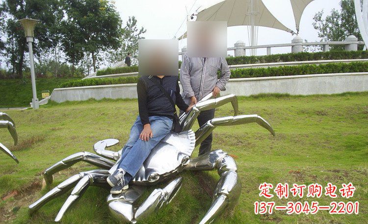 苏州不锈钢螃蟹雕塑艺术美化公园环境