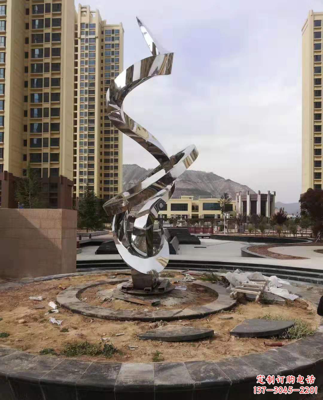 苏州飘带雕塑美化城市空间的艺术