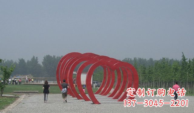 苏州不锈钢心形拱门雕塑美丽而神圣