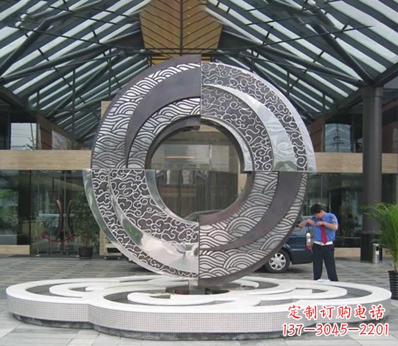 苏州不锈钢异形圆环酒店雕塑