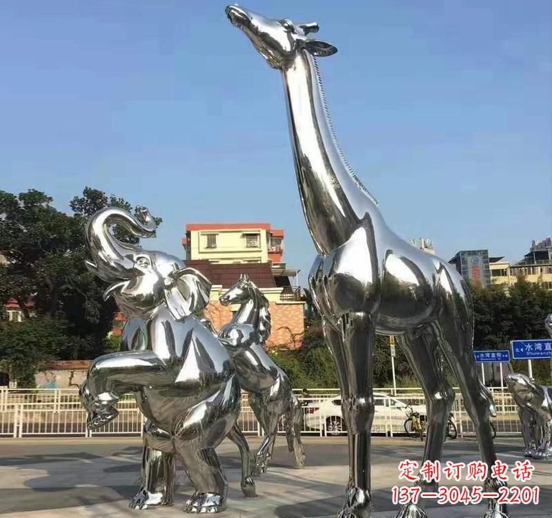 苏州长颈鹿雕塑精美而优雅