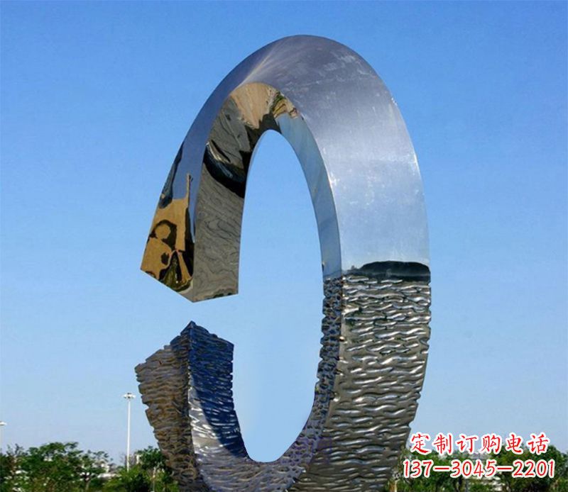 苏州环绕着美好的景观雕塑