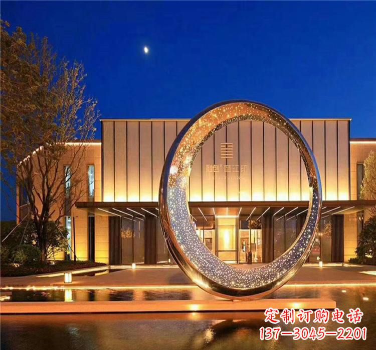 苏州不锈钢圆环雕塑给空间增添无限美感