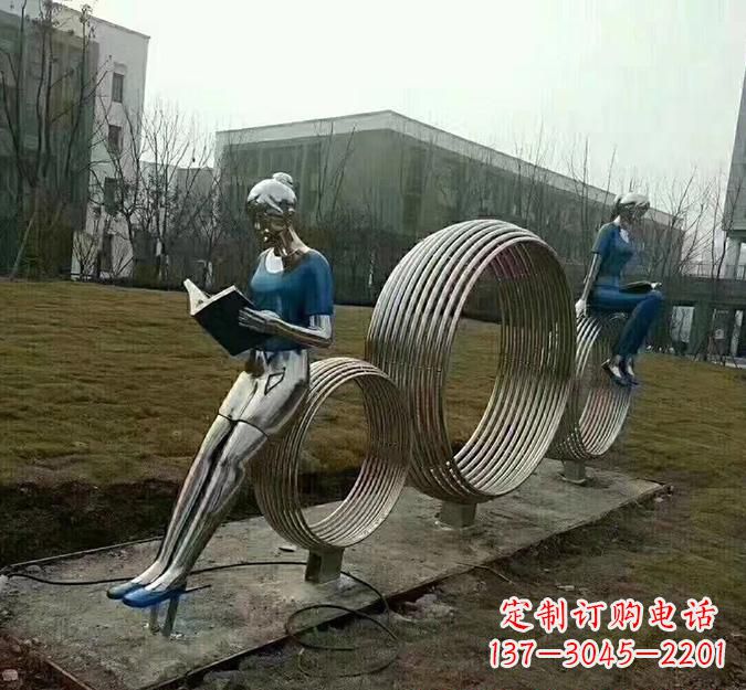 苏州圆环读书人雕塑