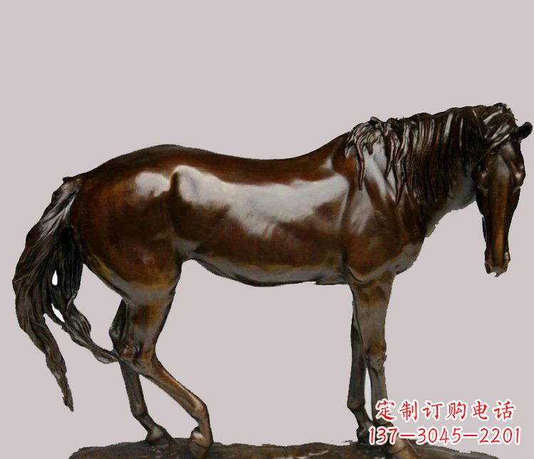 苏州草原上的动物雕塑