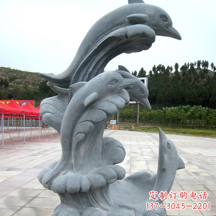 苏州海豚雕塑凝聚着美丽与动感