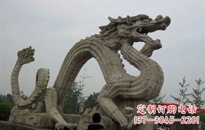 苏州大理石龙雕塑，象征着力量与尊贵