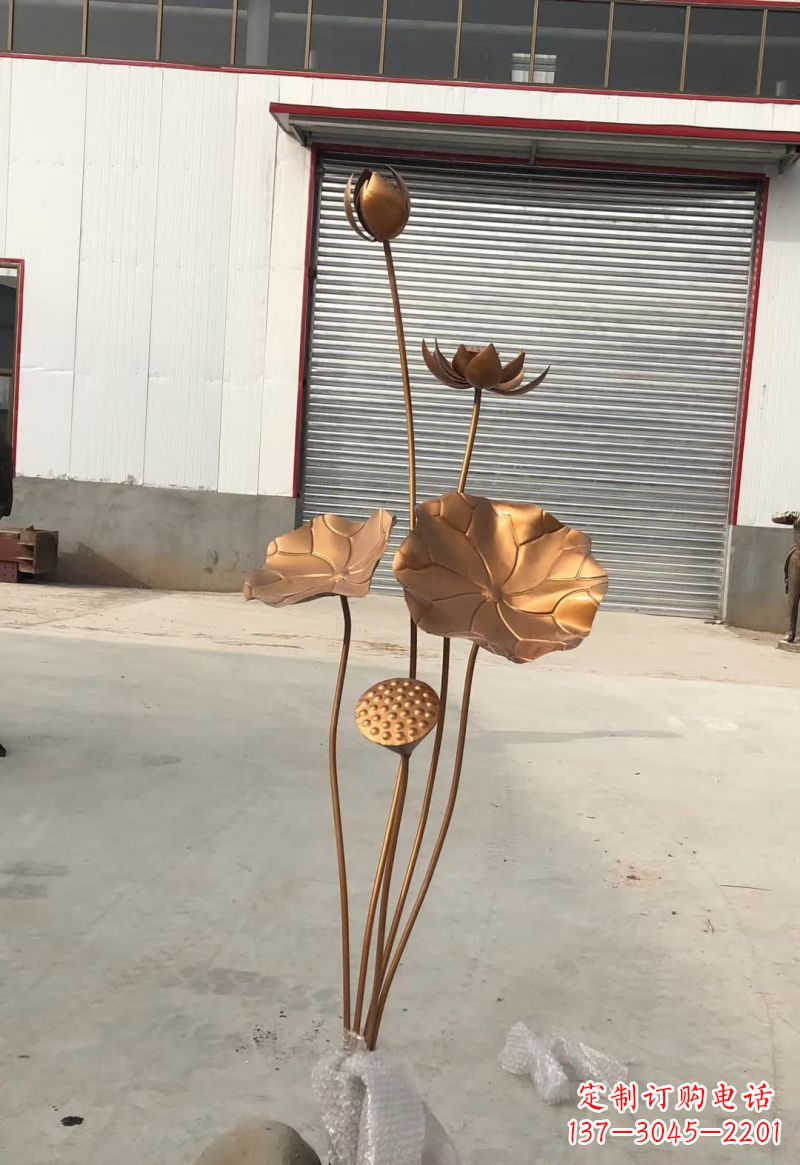 苏州古典锻铜荷花雕塑