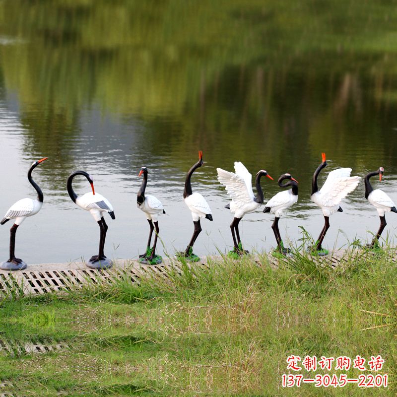 苏州玻璃钢动物水池雕塑