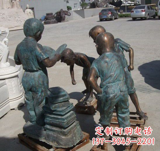 苏州童话般的梦幻小孩铜雕塑