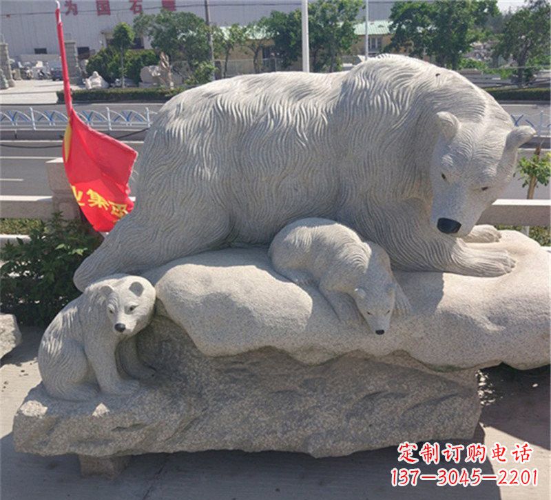 苏州公园北极熊母子石雕
