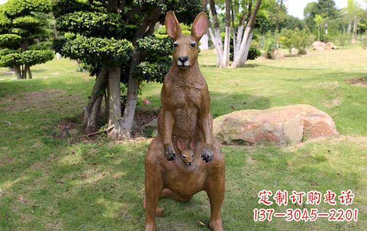 苏州公园玻璃钢仿真袋鼠雕塑