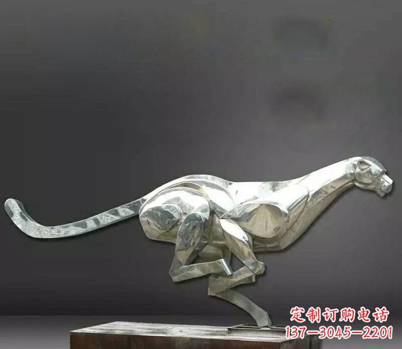 苏州公园不锈钢奔跑的豹子动物雕塑