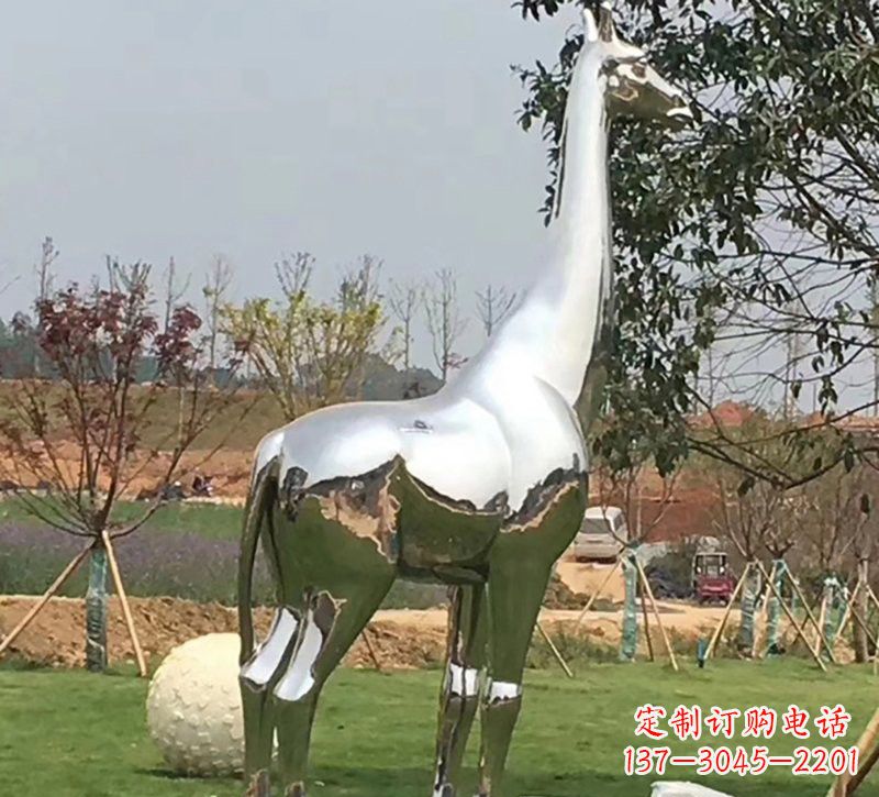 苏州公园不锈钢长颈鹿雕塑