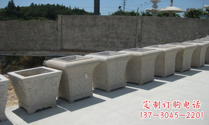 苏州大理石花盆石雕 – 在公园展现精美自然风貌