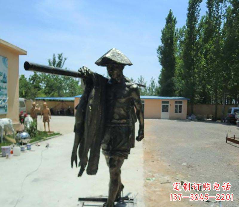 苏州传承古老文化的渔民雕塑